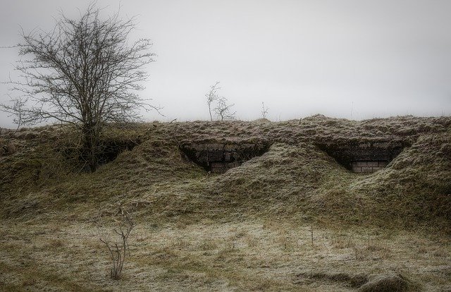 Unduh gratis Bunker War Landscape - foto atau gambar gratis untuk diedit dengan editor gambar online GIMP