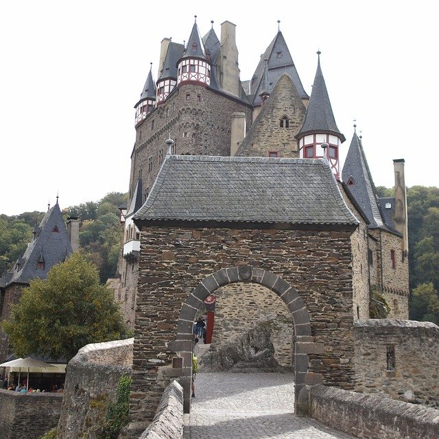 Téléchargement gratuit du château de Burg Eltz sur le Rhin - photo ou image gratuite à éditer avec l'éditeur d'images en ligne GIMP