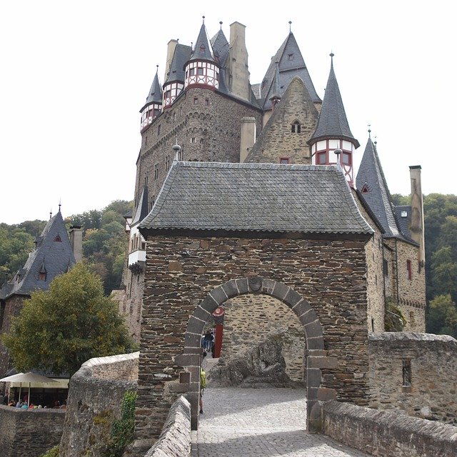 Descărcare gratuită Burg Eltz Rhine Castle - fotografie sau imagini gratuite pentru a fi editate cu editorul de imagini online GIMP