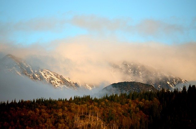 Descarga gratuita Buried Mountains: foto o imagen gratuita para editar con el editor de imágenes en línea GIMP