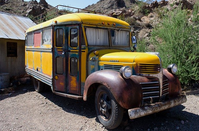 Bezpłatne pobieranie Bus Abandoned Old - bezpłatne zdjęcie lub obraz do edycji za pomocą internetowego edytora obrazów GIMP