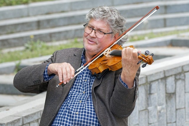 Free download busker violinist man adult violin free picture to be edited with GIMP free online image editor