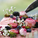 Cake and fresh flowers  screen for extension Chrome web store in OffiDocs Chromium