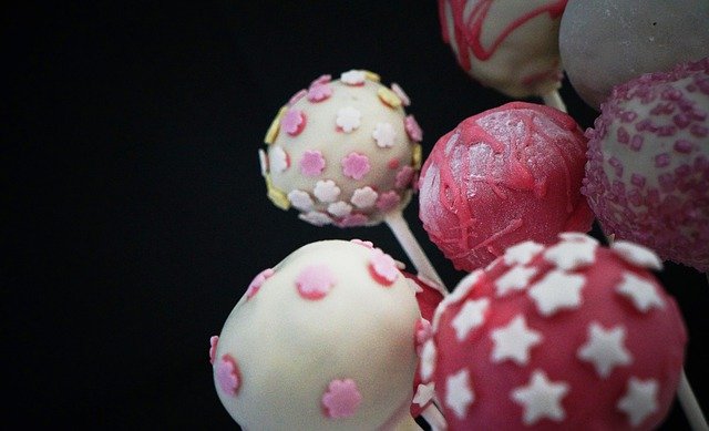 Descărcare gratuită Cake Cakepop Cakepops - fotografie sau imagini gratuite pentru a fi editate cu editorul de imagini online GIMP