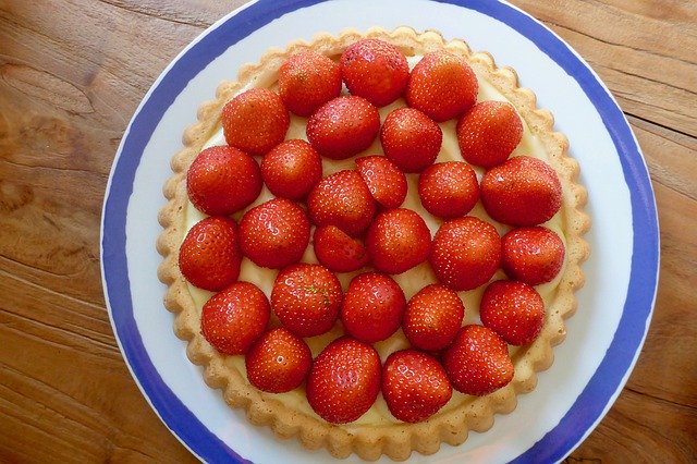 Téléchargement gratuit de Cake Delicious Strawberry - photo ou image gratuite à modifier avec l'éditeur d'images en ligne GIMP