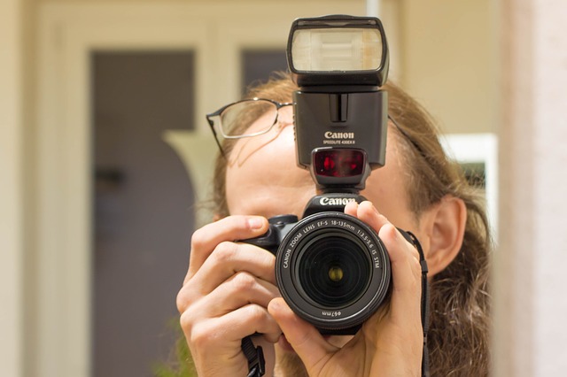 Free download camera canon lens taking photos free picture to be edited with GIMP free online image editor