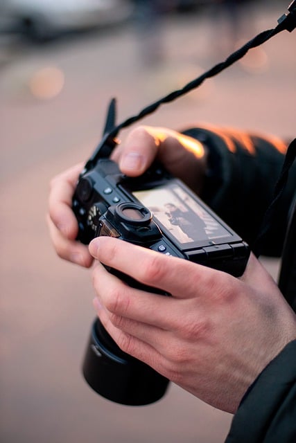 Free download camera photography fujifilm hands free picture to be edited with GIMP free online image editor