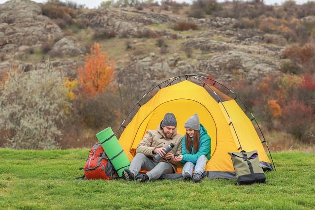 Descarga gratuita de imágenes de montañismo de parejas de camping para editar con el editor de imágenes en línea gratuito GIMP