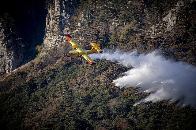 Free download canadair aircraft firefighting free picture to be edited with GIMP free online image editor