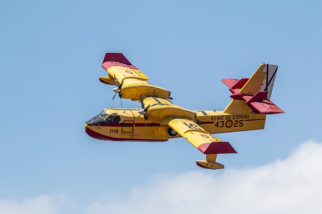 Free download canadair plane fire flight firemen free picture to be edited with GIMP free online image editor