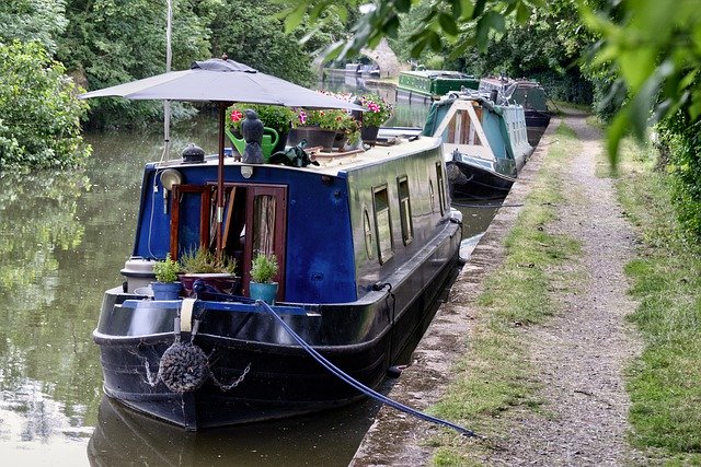 Descarga gratuita Canal Boat Boats: foto o imagen gratuita para editar con el editor de imágenes en línea GIMP