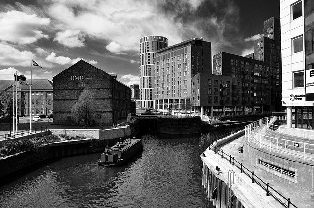 Free download Canal Leeds Yorkshire -  free photo or picture to be edited with GIMP online image editor
