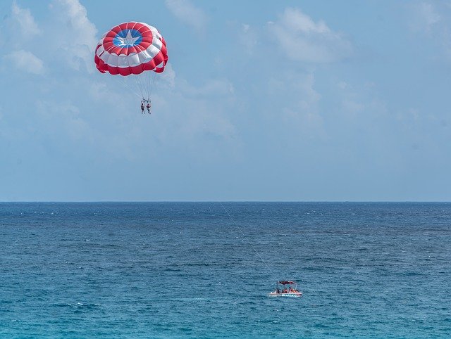 Безкоштовно завантажте безкоштовний фотошаблон Cancun Mexico Parasailing для редагування онлайн-редактором зображень GIMP