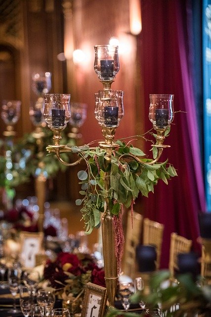 Muat turun percuma Candelabra Candles Centerpiece - foto atau gambar percuma untuk diedit dengan editor imej dalam talian GIMP