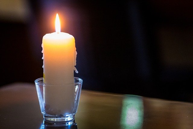 Descărcare gratuită Candle Prayer Light The - fotografie sau imagini gratuite pentru a fi editate cu editorul de imagini online GIMP
