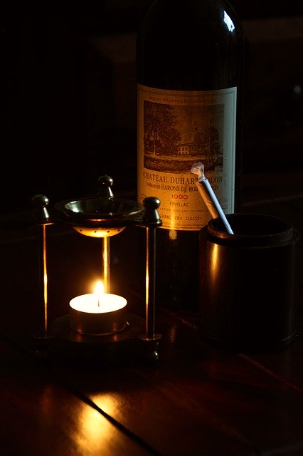 Descărcare gratuită Candle Red Wine Bottle - fotografie sau imagini gratuite pentru a fi editate cu editorul de imagini online GIMP