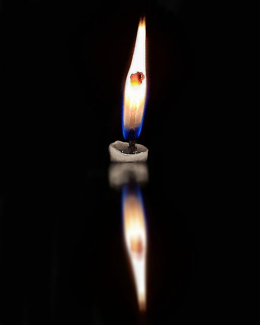 הורדה חינם של Candle Reflection Lowlight - תמונה או תמונה בחינם לעריכה עם עורך התמונות המקוון GIMP