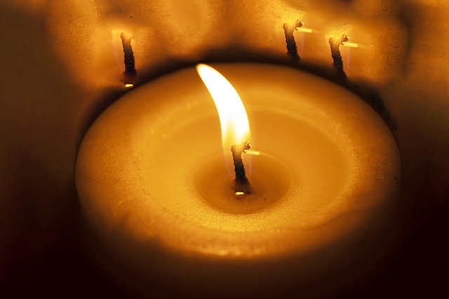 Download gratuito Candle Religion Faith: foto o immagine gratuita da modificare con l'editor di immagini online GIMP