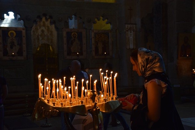 Muat turun percuma Candles Church The - foto atau gambar percuma untuk diedit dengan editor imej dalam talian GIMP