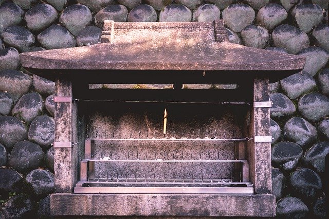 ดาวน์โหลดฟรี Candle Shrine Grey - ภาพถ่ายหรือรูปภาพฟรีที่จะแก้ไขด้วยโปรแกรมแก้ไขรูปภาพออนไลน์ GIMP