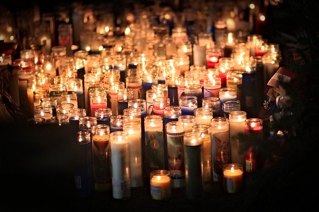 Muat turun percuma Candles Memorial Mourning - foto atau gambar percuma untuk diedit dengan editor imej dalam talian GIMP