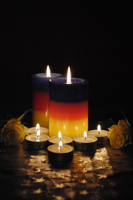 Descărcare gratuită Candles Night Light - fotografie sau imagini gratuite pentru a fi editate cu editorul de imagini online GIMP