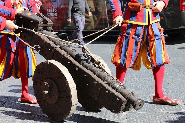 Téléchargement gratuit de Cannon Renaissance Festival - photo ou image gratuite à éditer avec l'éditeur d'images en ligne GIMP