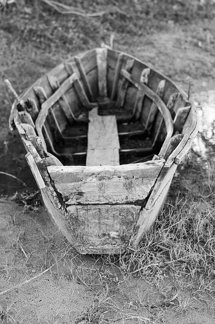 Descărcare gratuită canoe abandonat pământ vid veche imagine gratuită pentru a fi editată cu editorul de imagini online gratuit GIMP