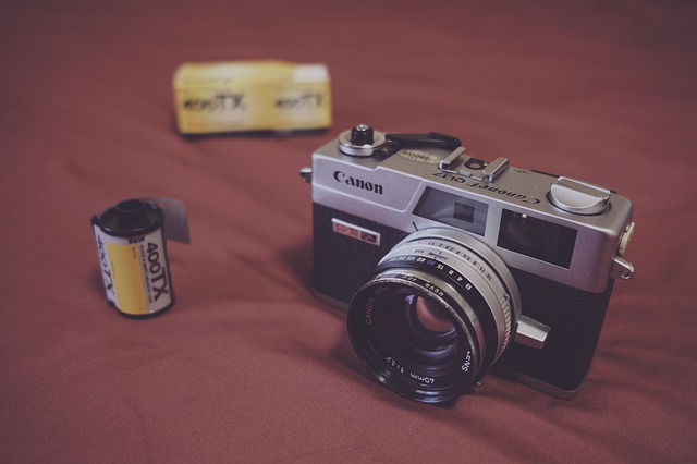 Free download canon camera 35mm photographer free picture to be edited with GIMP free online image editor