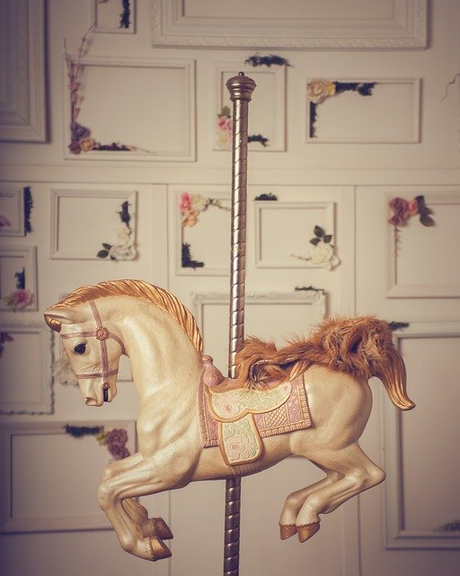 Carousal Horse Yenidoğan Arka Planını ücretsiz indirin - GIMP çevrimiçi resim düzenleyiciyle düzenlenecek ücretsiz fotoğraf veya resim