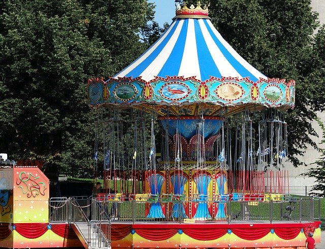 Descărcare gratuită Carousel Chain Year - fotografie sau imagini gratuite pentru a fi editate cu editorul de imagini online GIMP