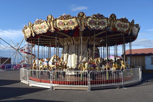 Téléchargement gratuit Carousel Horse Childhood - photo ou image gratuite à éditer avec l'éditeur d'images en ligne GIMP