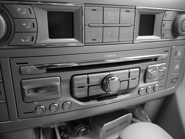 Free download car radio radio music system free picture to be edited with GIMP free online image editor