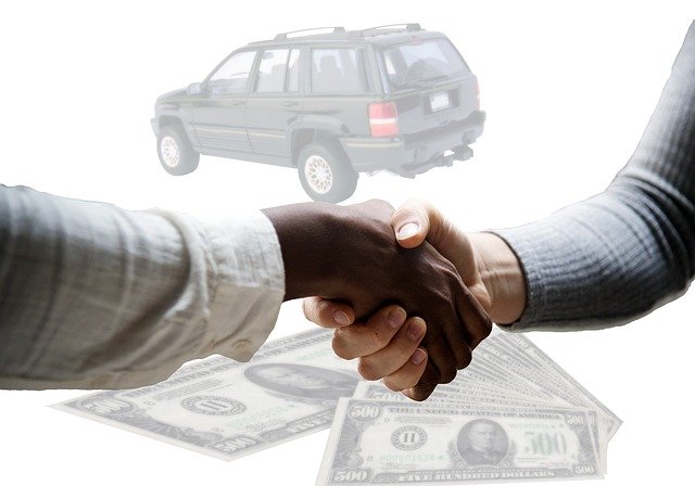 Unduh gratis Car Sale Handshake - foto atau gambar gratis untuk diedit dengan editor gambar online GIMP