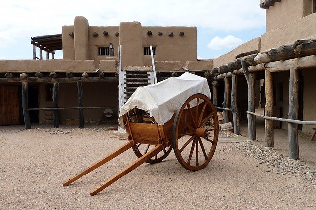 Descărcare gratuită Cart Inside BentS Old Fort - fotografie sau imagine gratuită pentru a fi editată cu editorul de imagini online GIMP