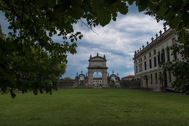 הורדה חינם Castle Baroque Historically - תמונה או תמונה בחינם לעריכה עם עורך התמונות המקוון GIMP