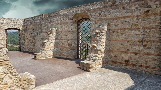 Muat turun percuma Castle Fortress Walls - foto atau gambar percuma untuk diedit dengan editor imej dalam talian GIMP