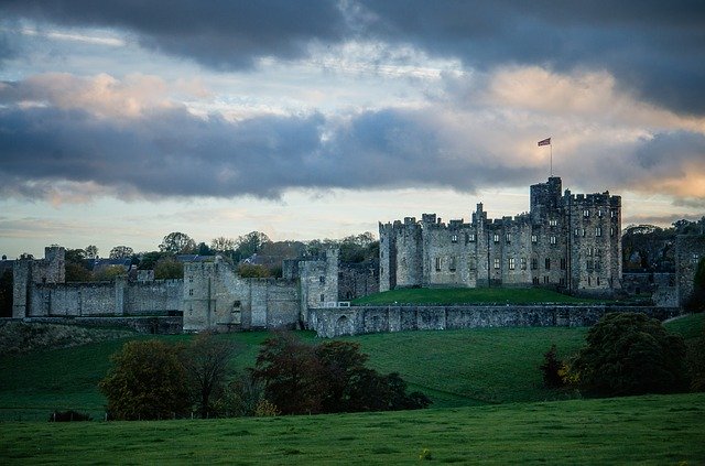 ດາວ​ໂຫຼດ​ຟຣີ Castle Harry Potter Hogwarts - ຮູບ​ພາບ​ຟຣີ​ຫຼື​ຮູບ​ພາບ​ທີ່​ຈະ​ໄດ້​ຮັບ​ການ​ແກ້​ໄຂ​ກັບ GIMP ອອນ​ໄລ​ນ​໌​ບັນ​ນາ​ທິ​ການ​ຮູບ​ພາບ​