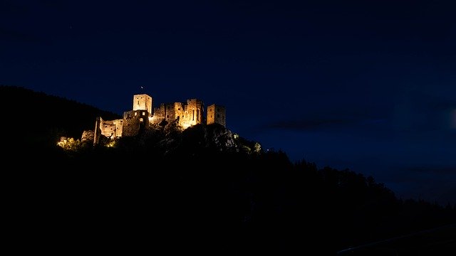 Безкоштовно завантажте Castle Hill Mountain — безкоштовну фотографію чи зображення для редагування за допомогою онлайн-редактора зображень GIMP