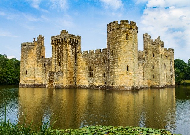 Gratis download Castle Historic Architecture - gratis foto of afbeelding om te bewerken met GIMP online afbeeldingseditor