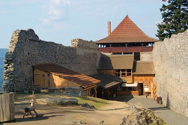 Kostenloser Download Schloss Kašperk Courtyard - kostenloses Foto oder Bild zur Bearbeitung mit GIMP Online-Bildbearbeitung