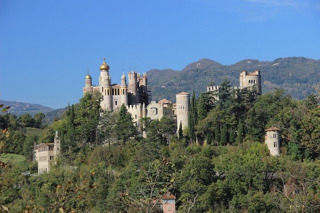 Безкоштовно завантажте Castle Landscape Italy The - безкоштовну фотографію або зображення для редагування за допомогою онлайн-редактора зображень GIMP