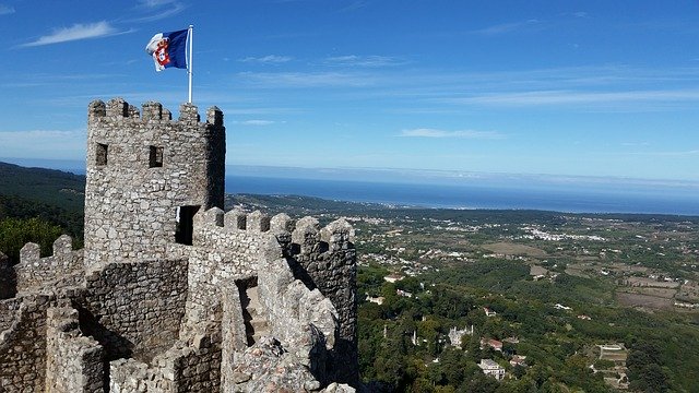Unduh gratis Castle Landscape Portugal - foto atau gambar gratis untuk diedit dengan editor gambar online GIMP