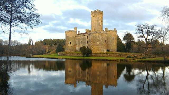 ดาวน์โหลดฟรี Castle Montbrun France - รูปถ่ายหรือรูปภาพฟรีที่จะแก้ไขด้วยโปรแกรมแก้ไขรูปภาพออนไลน์ GIMP