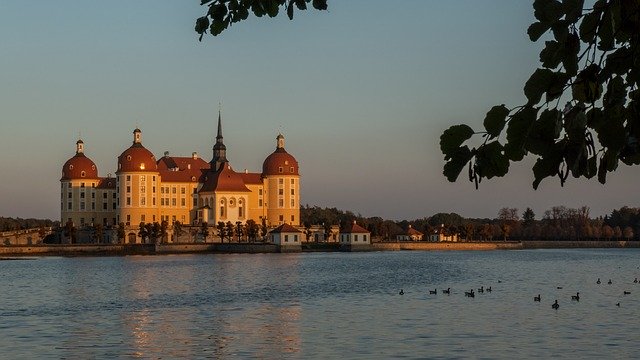 ดาวน์โหลดฟรี Castle Moritz Autumn - ภาพถ่ายหรือรูปภาพฟรีที่จะแก้ไขด้วยโปรแกรมแก้ไขรูปภาพออนไลน์ GIMP