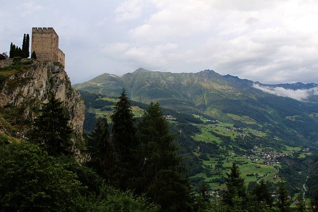 Darmowe pobieranie Castle Mountains Landscape - darmowe zdjęcie lub obraz do edycji za pomocą internetowego edytora obrazów GIMP