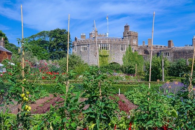 Free download Castle Schlossgarten Vegetable -  free photo or picture to be edited with GIMP online image editor