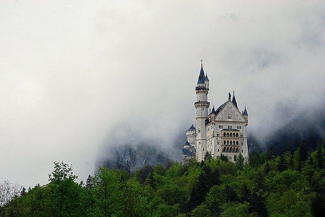 قم بتنزيل Castle The Fog Forest - صورة مجانية أو صورة ليتم تحريرها باستخدام محرر الصور عبر الإنترنت GIMP