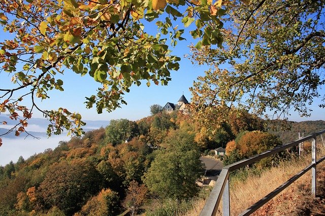 Muat turun percuma Castle Waldeck Autumn Landscape - foto atau gambar percuma untuk diedit dengan editor imej dalam talian GIMP