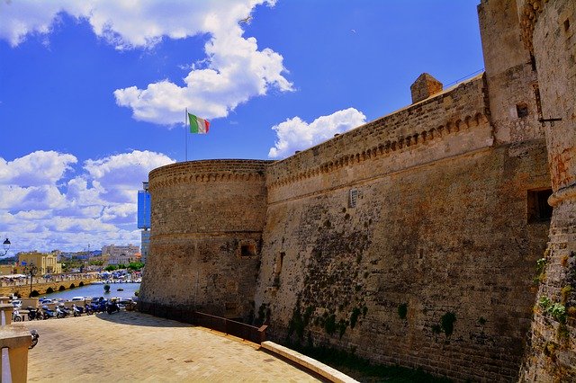 Muat turun percuma Castle Wall Gallipoli - foto atau gambar percuma untuk diedit dengan editor imej dalam talian GIMP